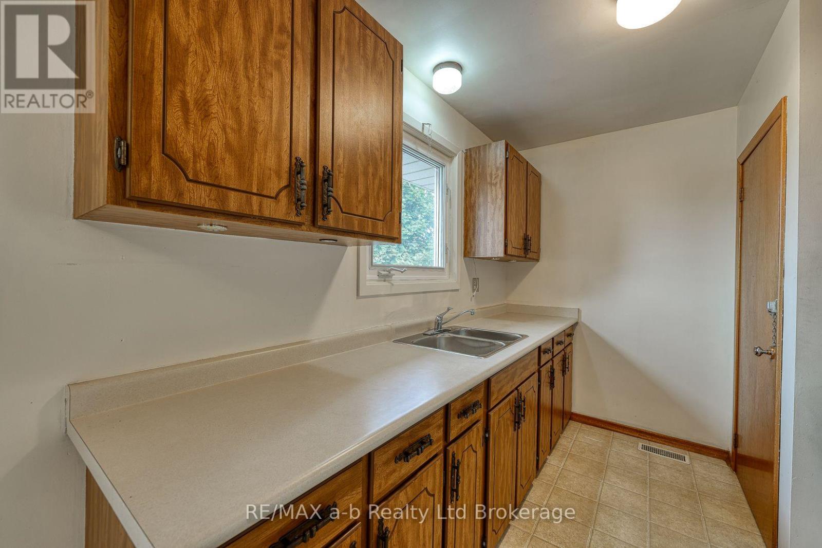 26 GLENN AVENUE - 21