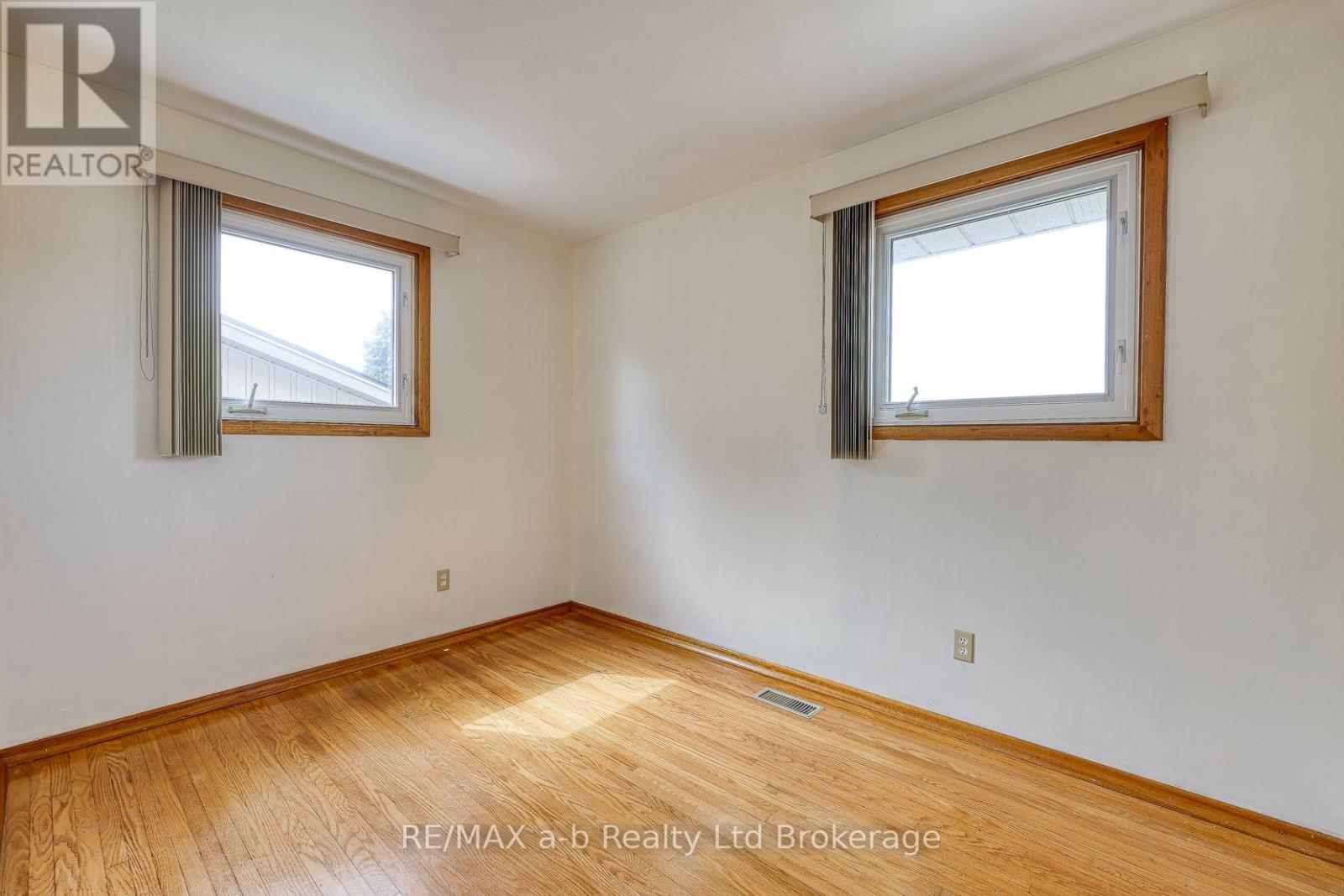 26 GLENN AVENUE - 25