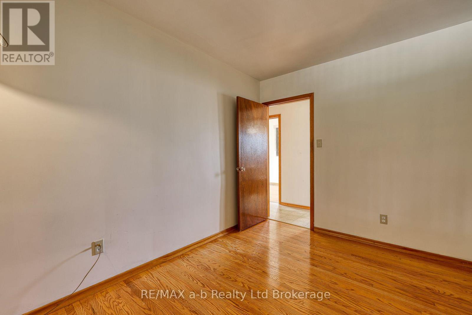 26 GLENN AVENUE - 30