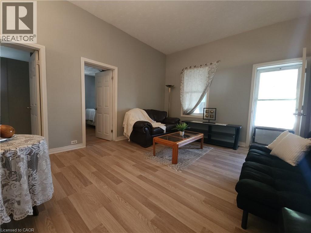 9 WOODLAND Avenue - Image 4