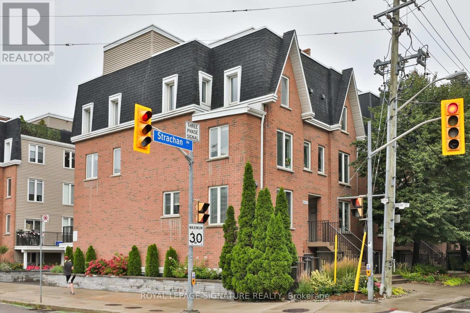#635 92 STRACHAN AVENUE - Image 37