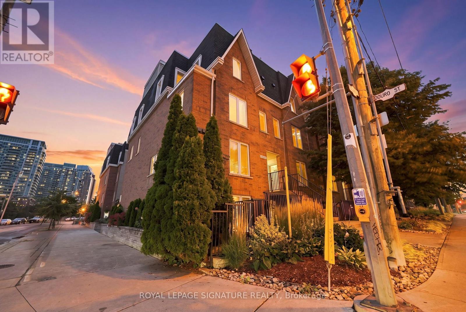 #635 92 STRACHAN AVENUE - Image 38