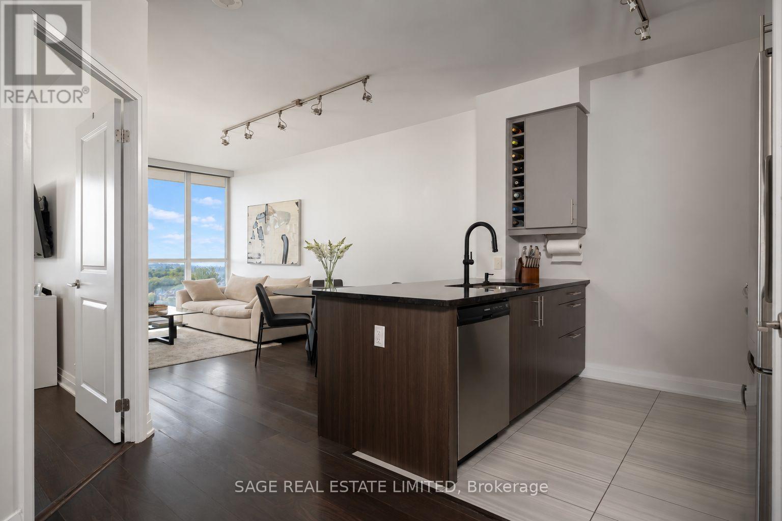 #1409 530 ST CLAIR AVENUE W - 3