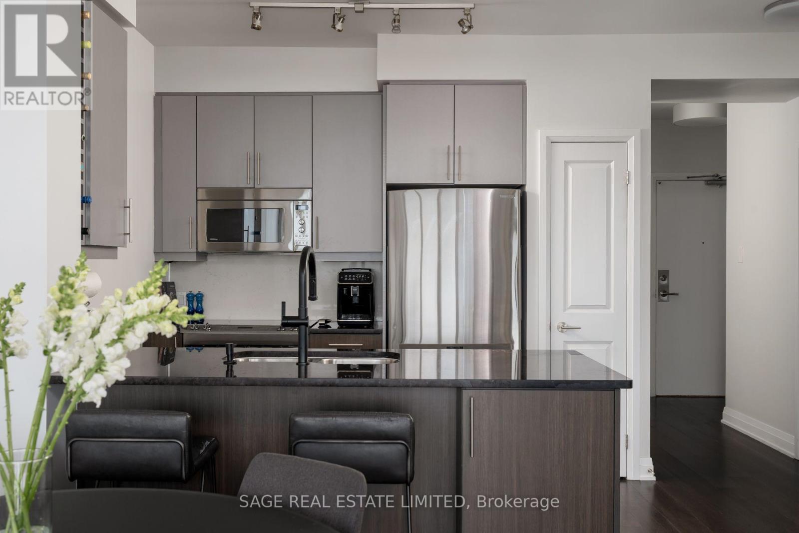 #1409 530 ST CLAIR AVENUE W - 9
