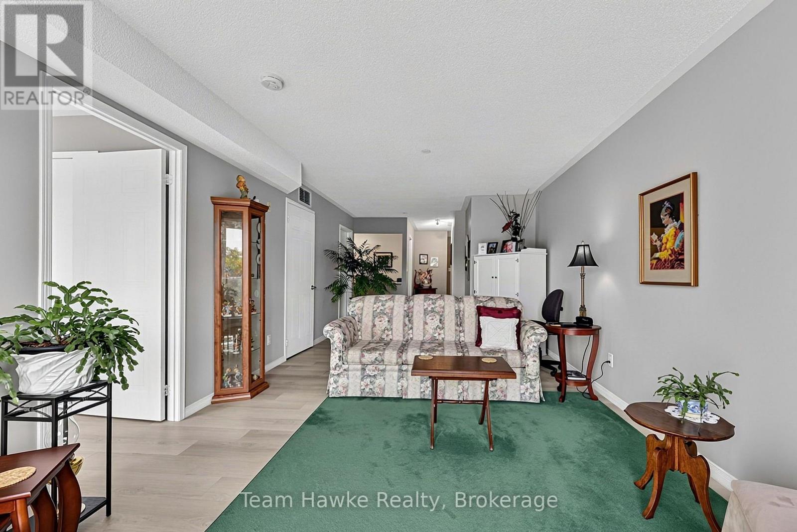 #306 4 BECK BOULEVARD - Image 18