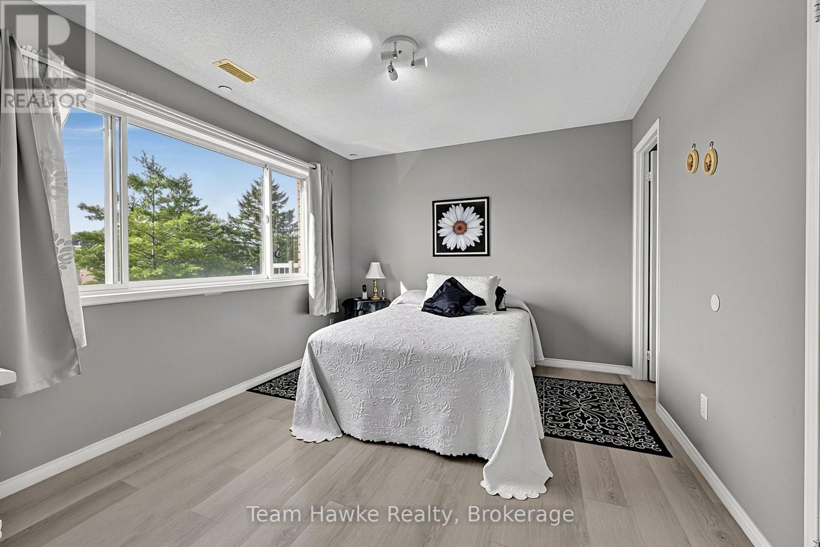 #306 4 BECK BOULEVARD - Image 20