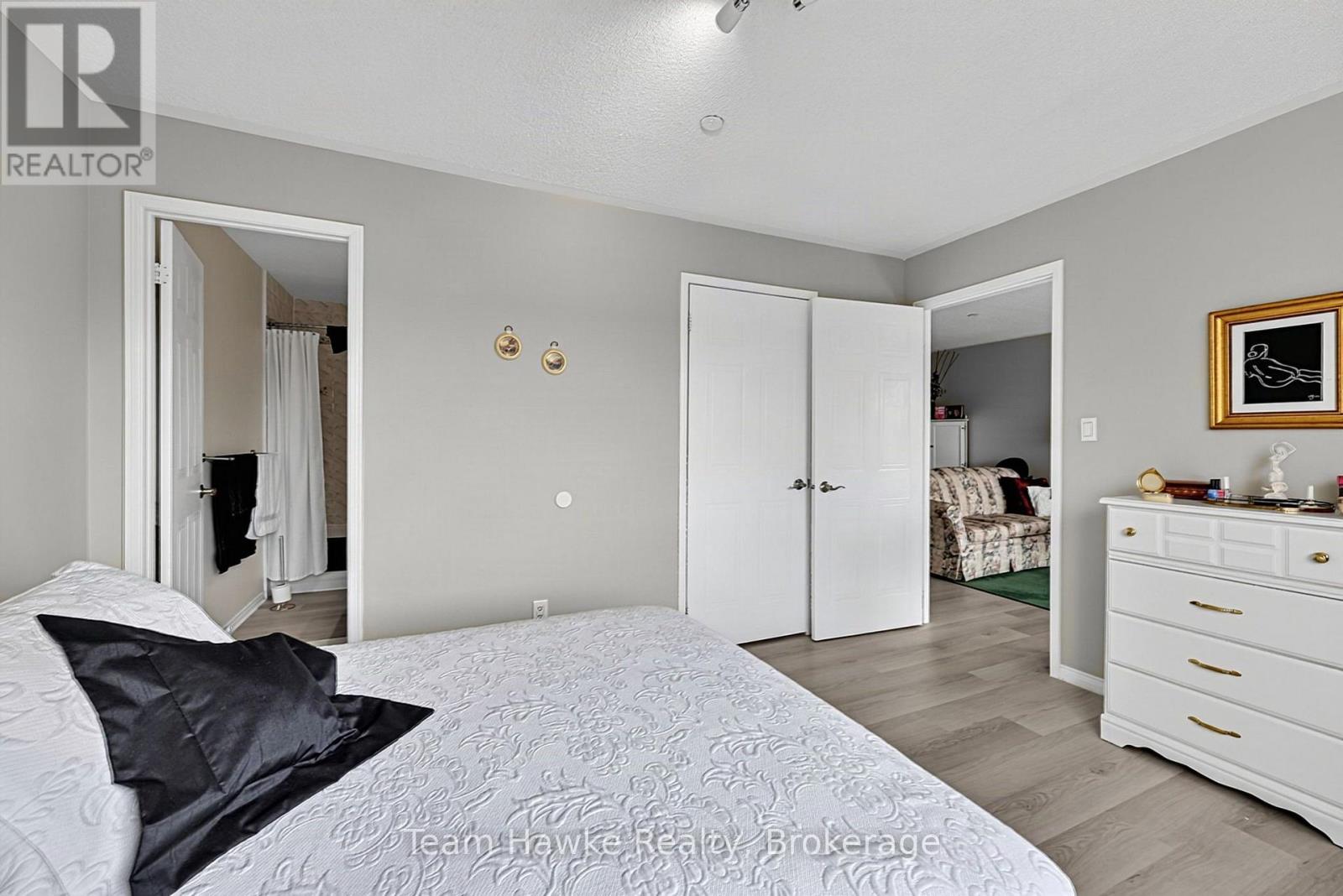 #306 4 BECK BOULEVARD - 21