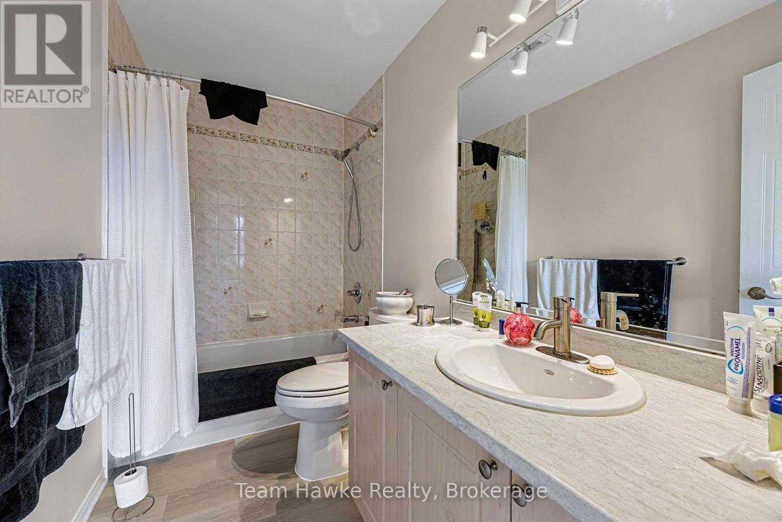 #306 4 BECK BOULEVARD - Image 22