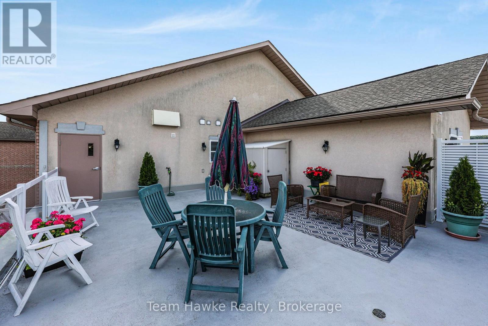 #306 4 BECK BOULEVARD - 32