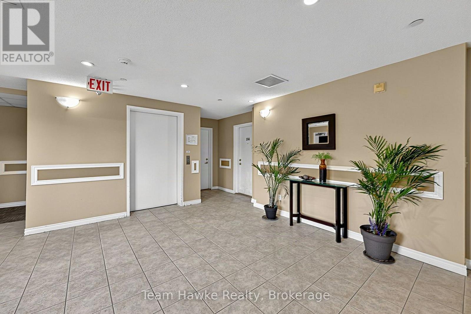 #306 4 BECK BOULEVARD - 33