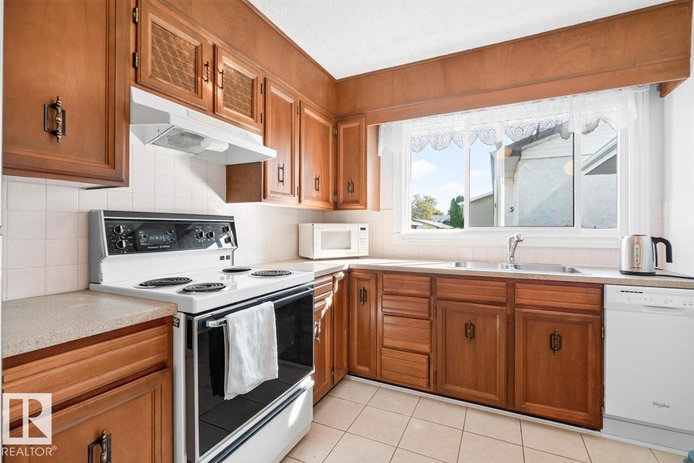 11464 152A AV NW - 10