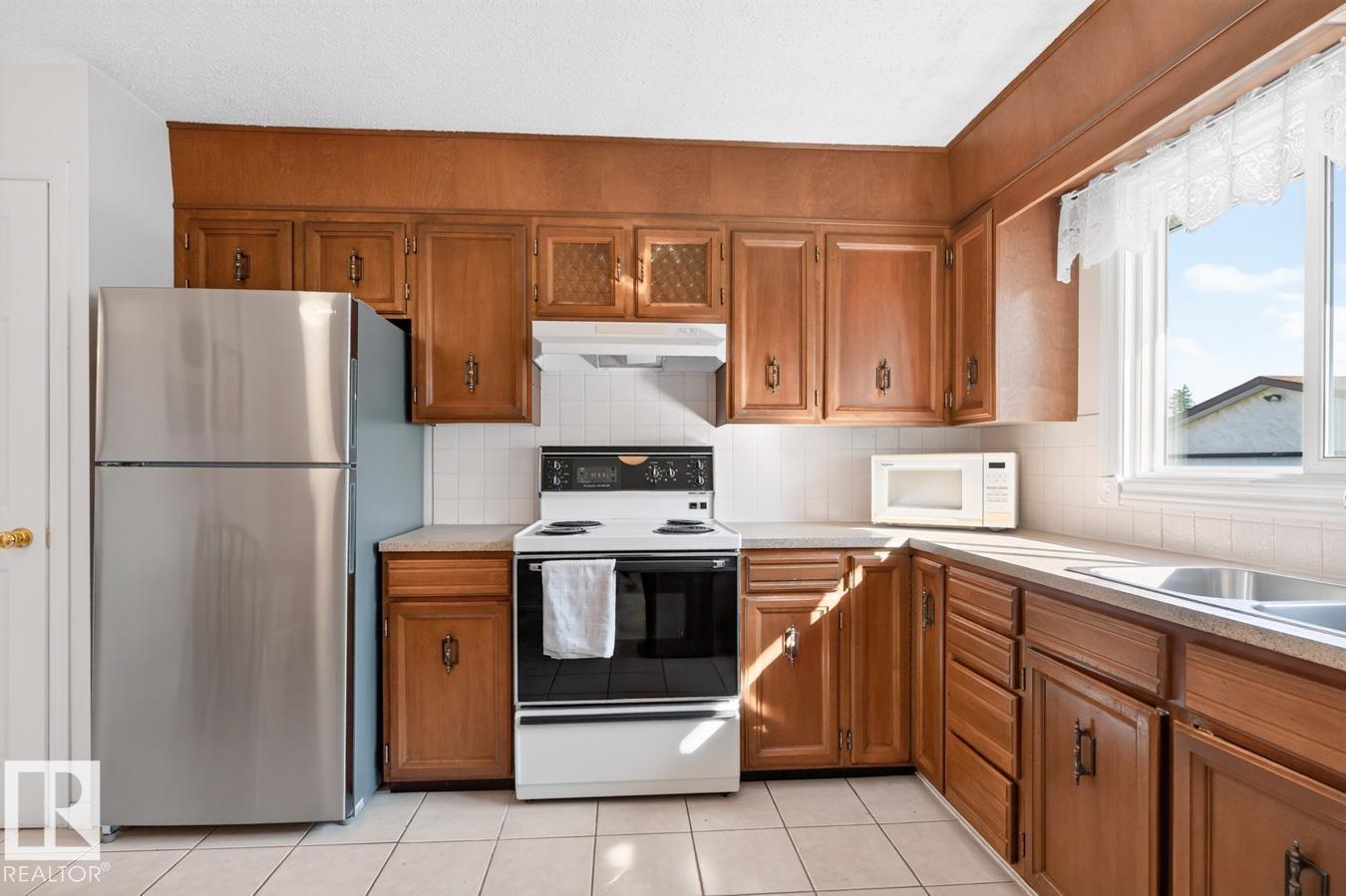 11464 152A AV NW - 11
