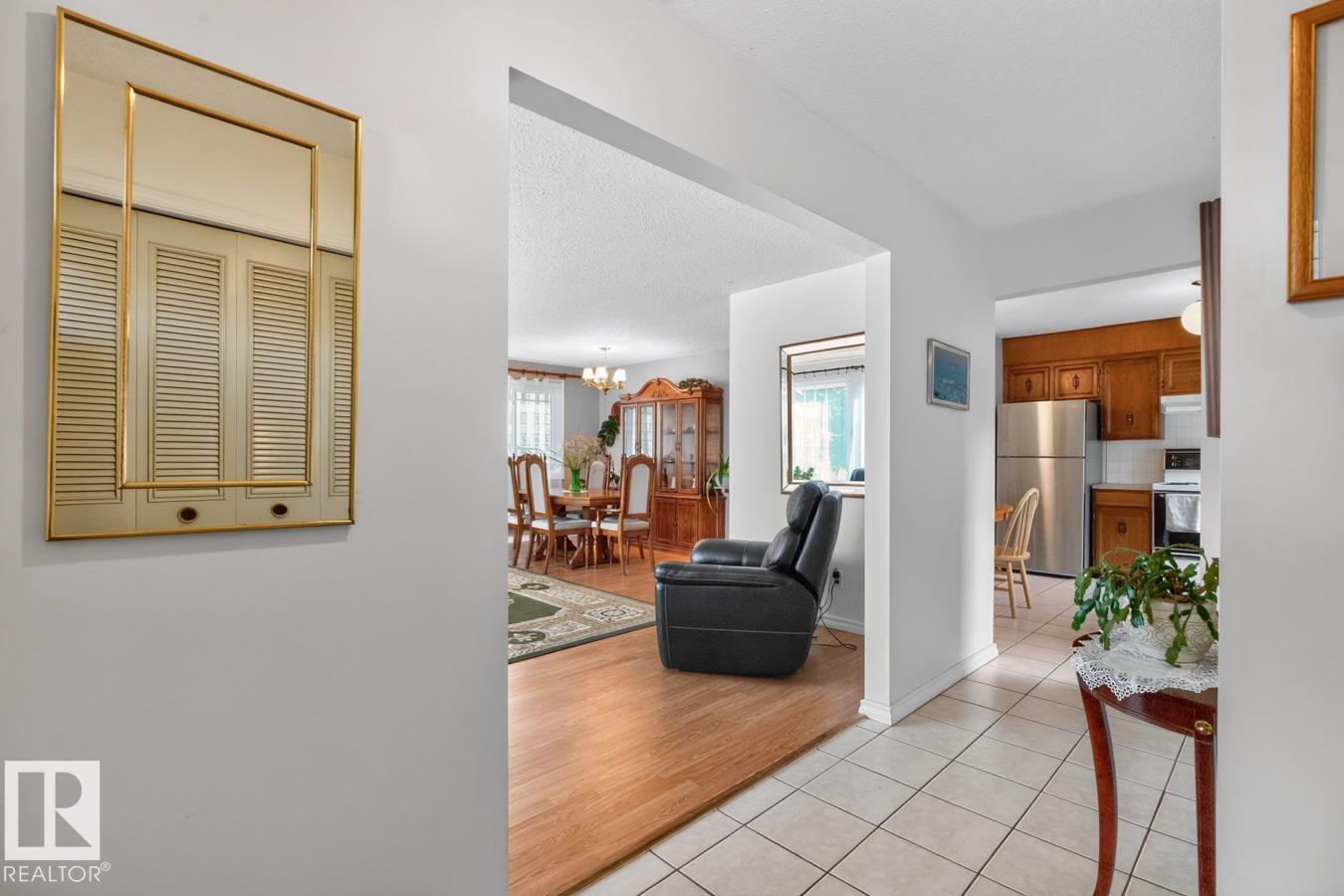 11464 152A AV NW - 3