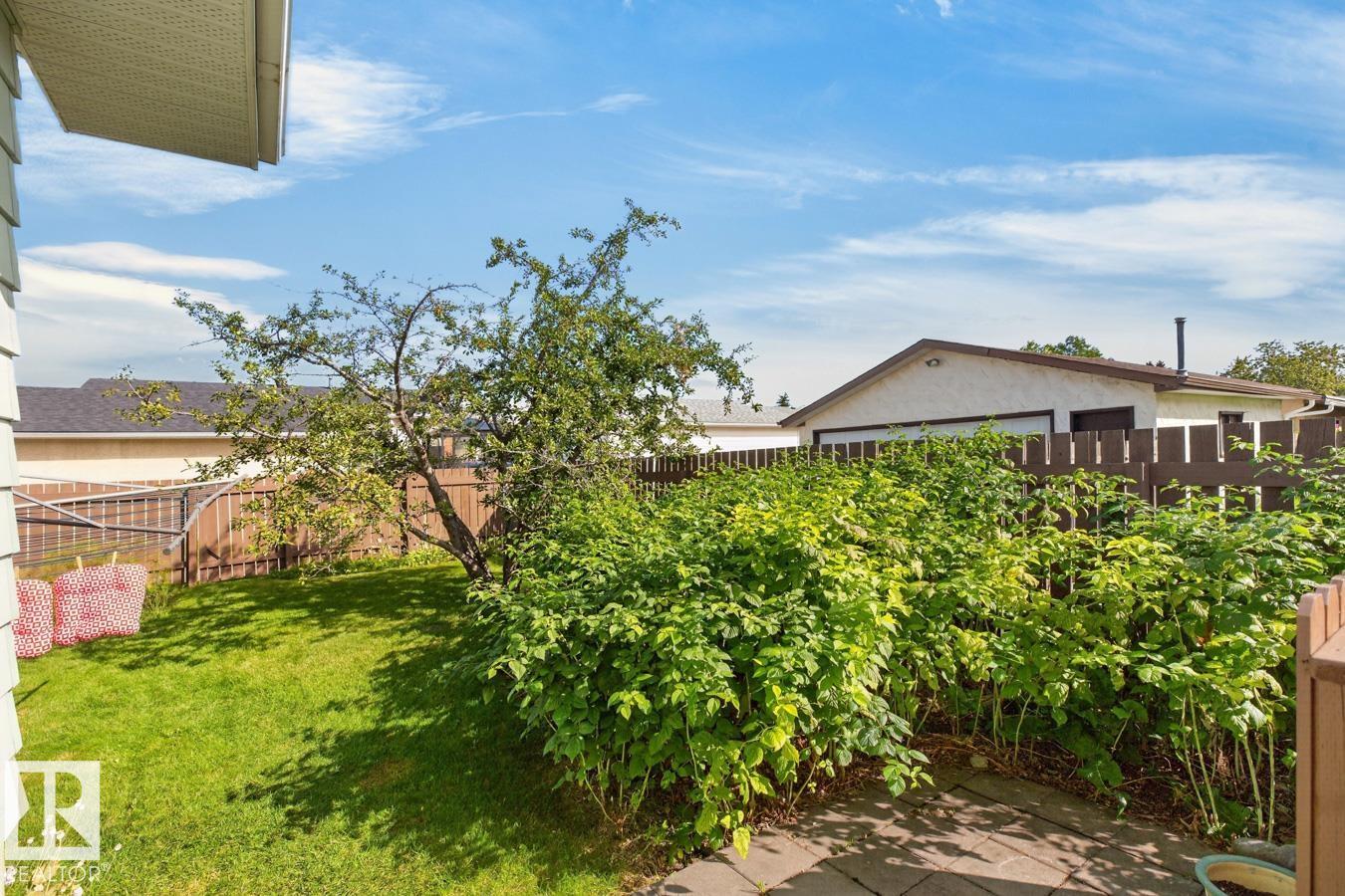 11464 152A AV NW - 35