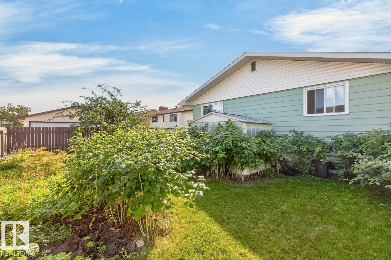 11464 152A AV NW - 39