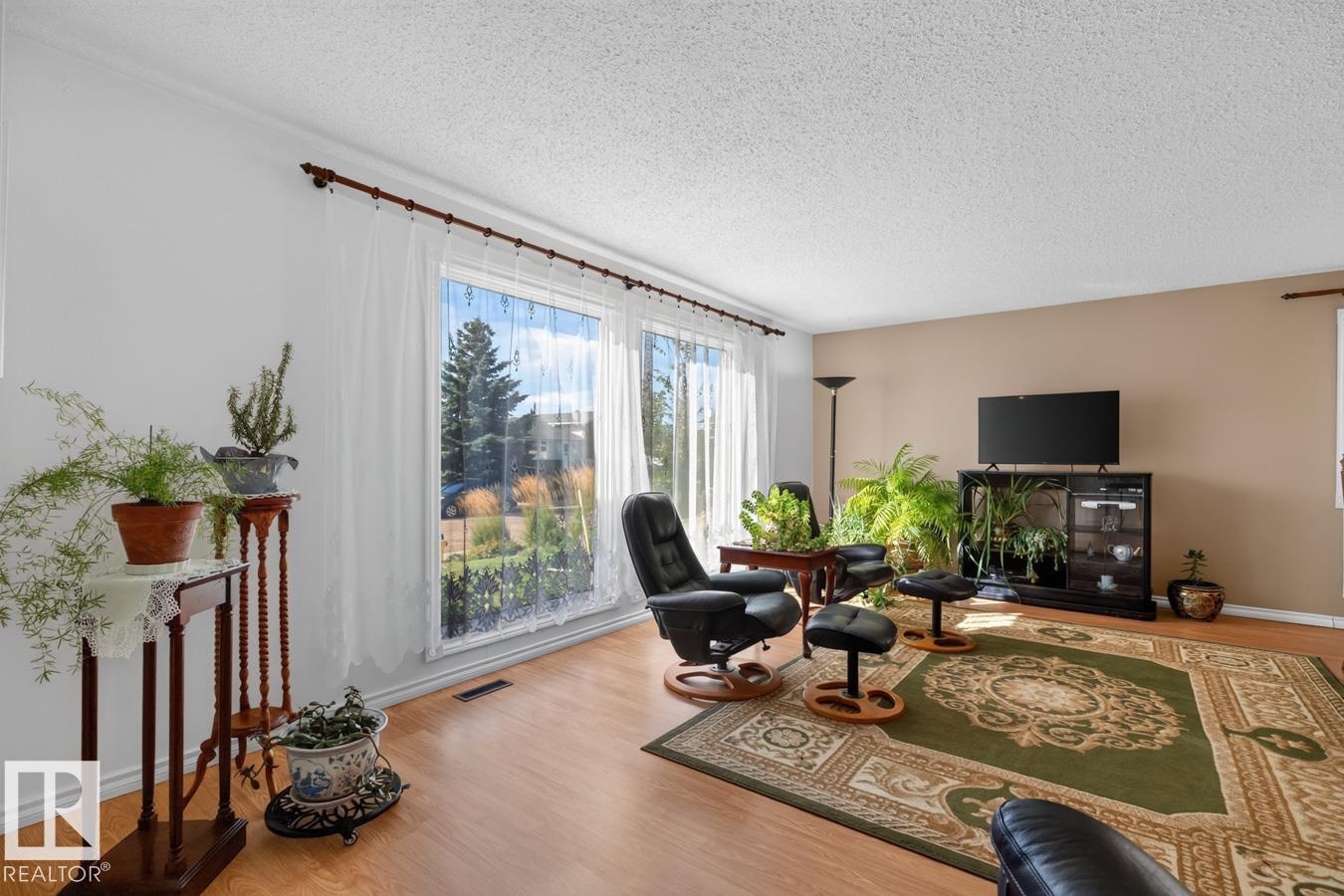 11464 152A AV NW - 5