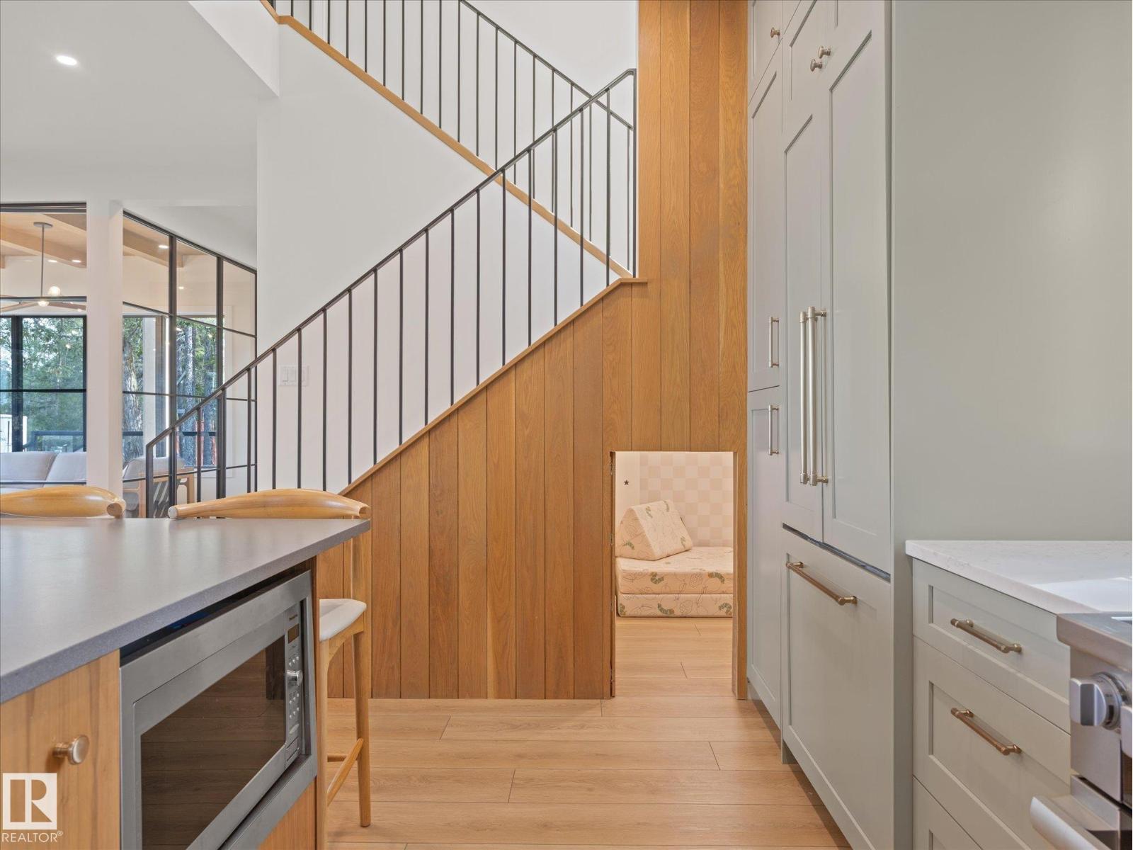 246 Beach AV - 13