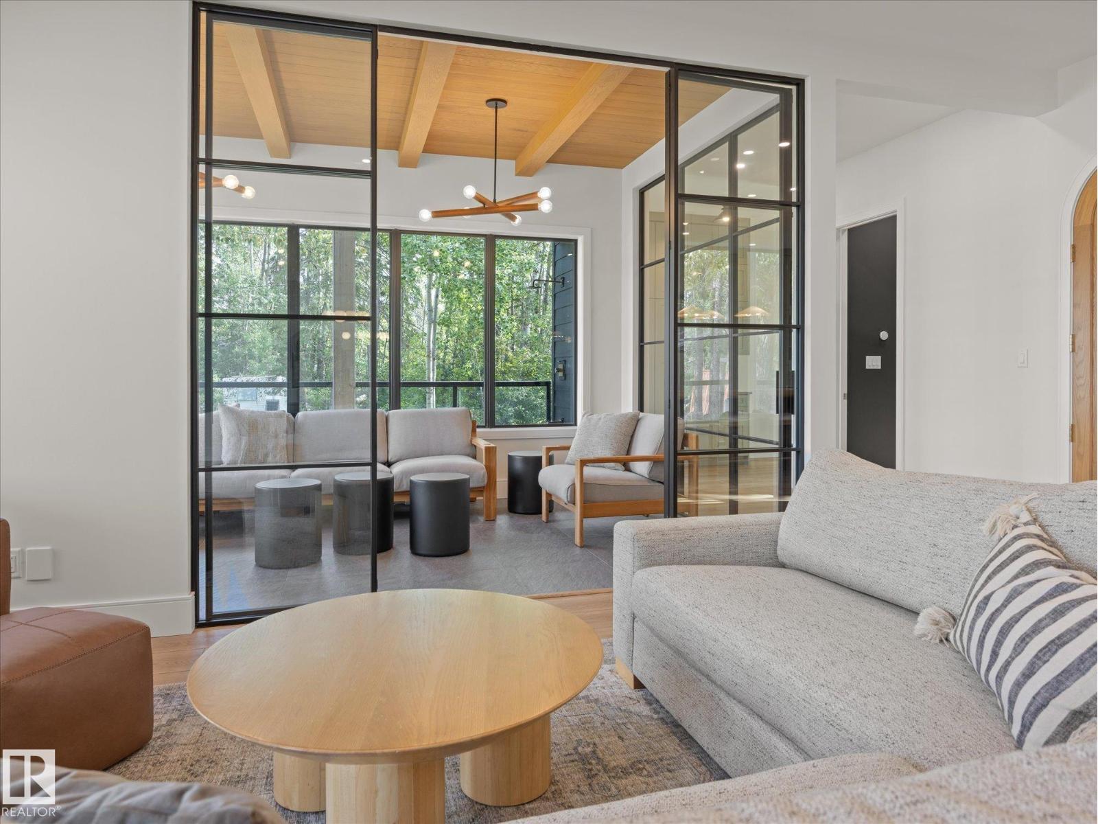 246 Beach AV - 16