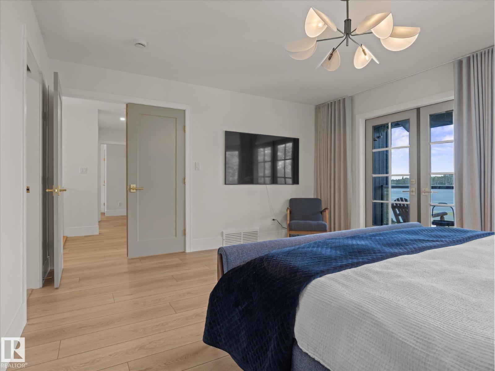 246 Beach AV - 24
