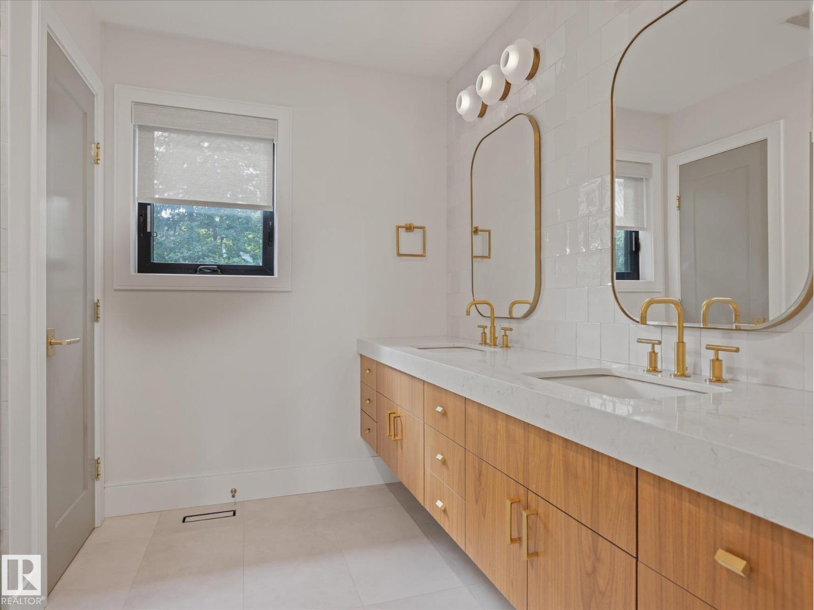 246 Beach AV - Image 29