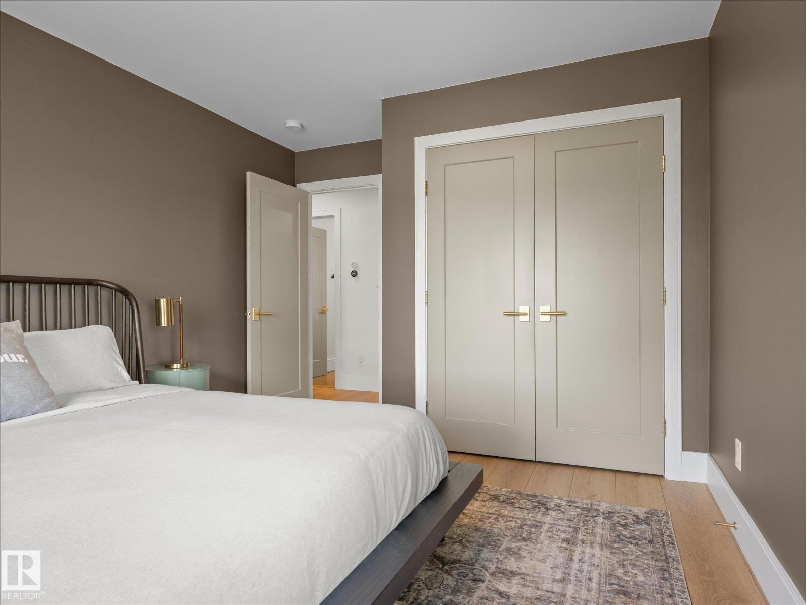246 Beach AV - Image 34