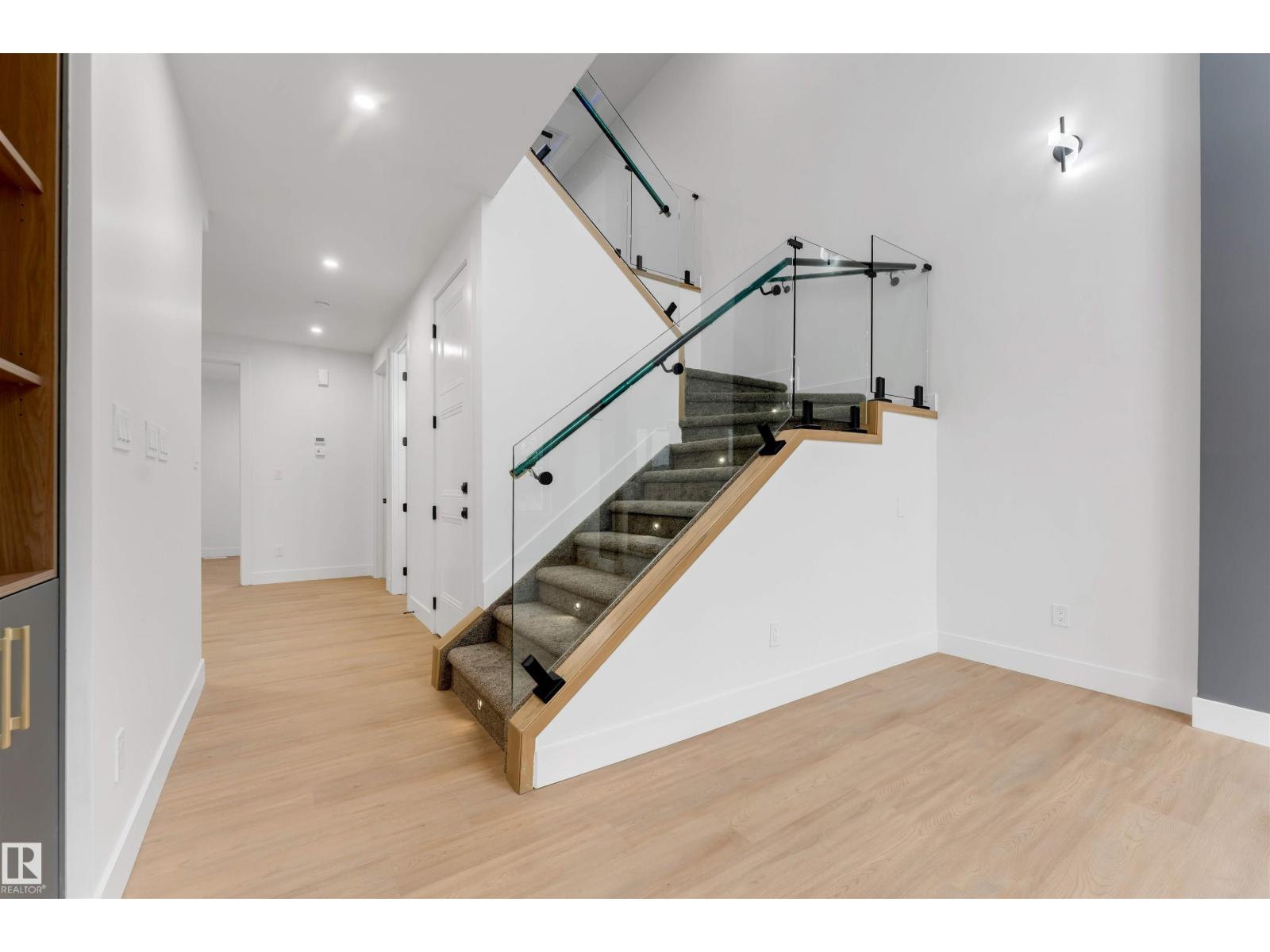 131 24 ST SW - 31