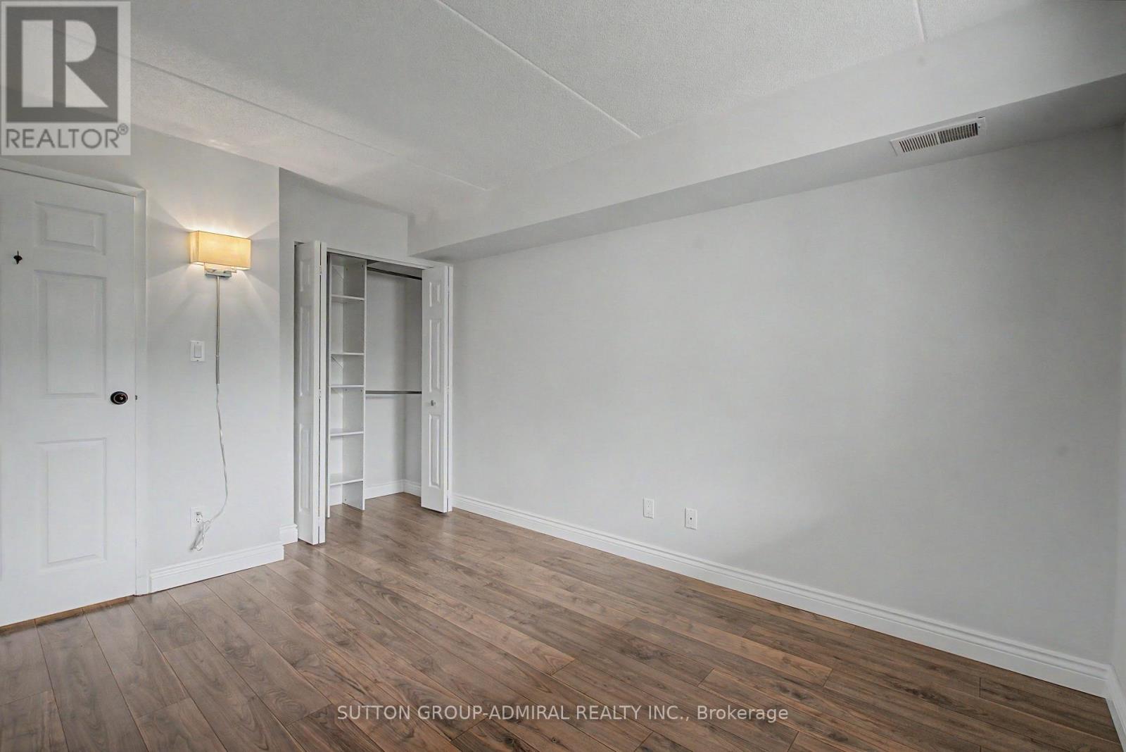 #311 3499 UPPER MIDDLE ROAD - 16