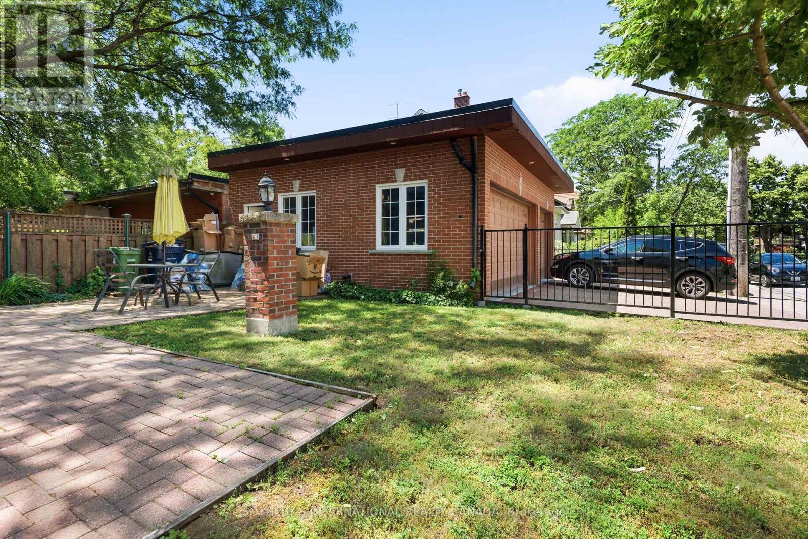 376 SUNNYSIDE AVENUE - Image 30