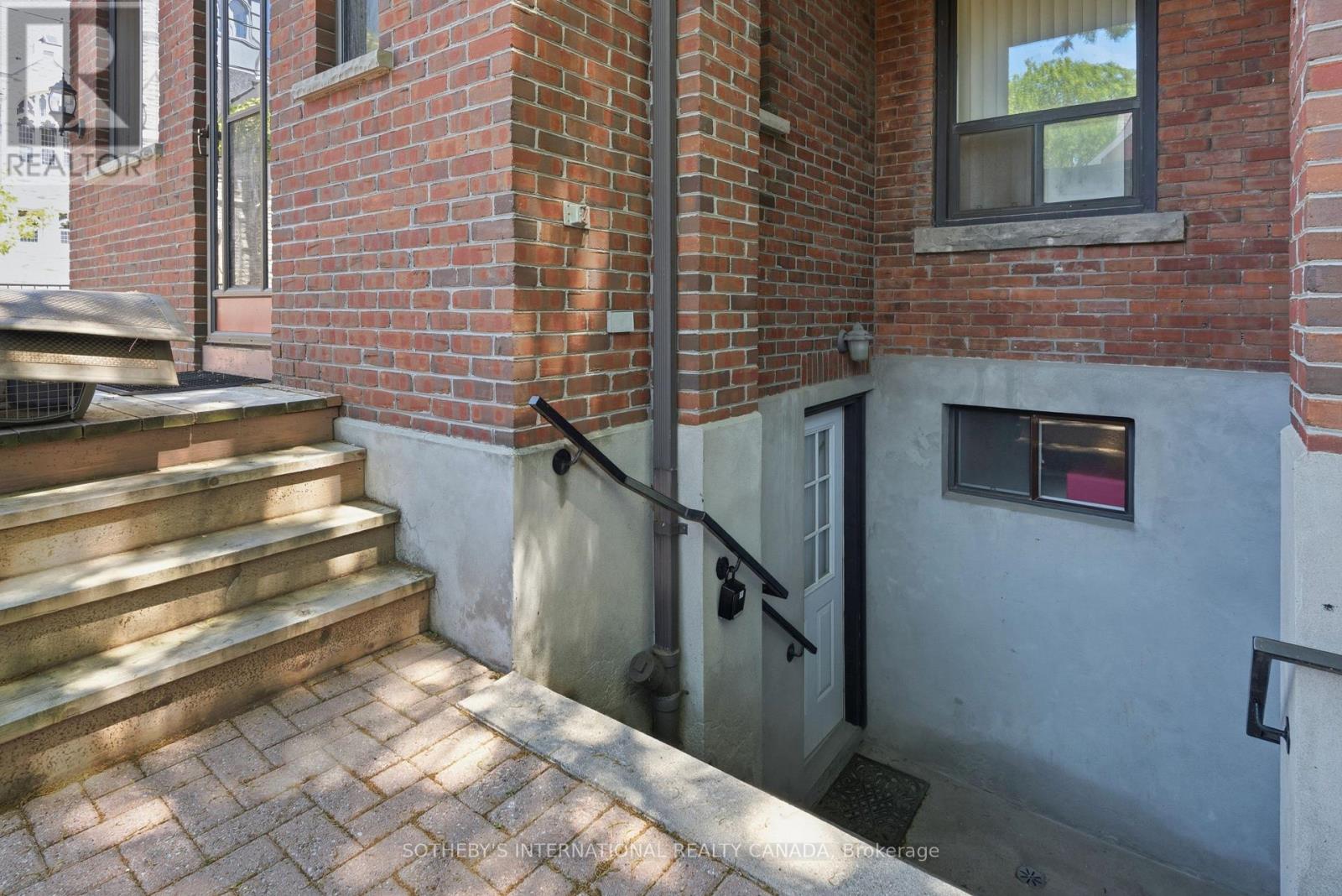 376 SUNNYSIDE AVENUE - Image 31