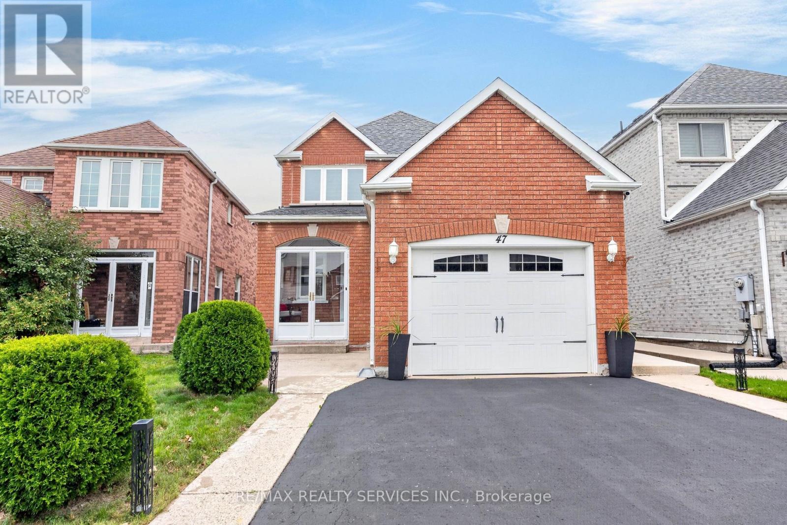 47 TWISTED OAK STREET - 2
