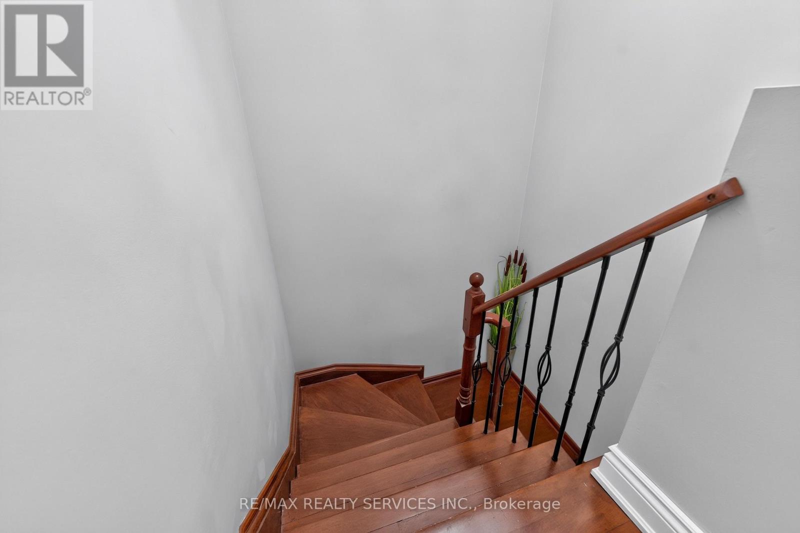 47 TWISTED OAK STREET - 22