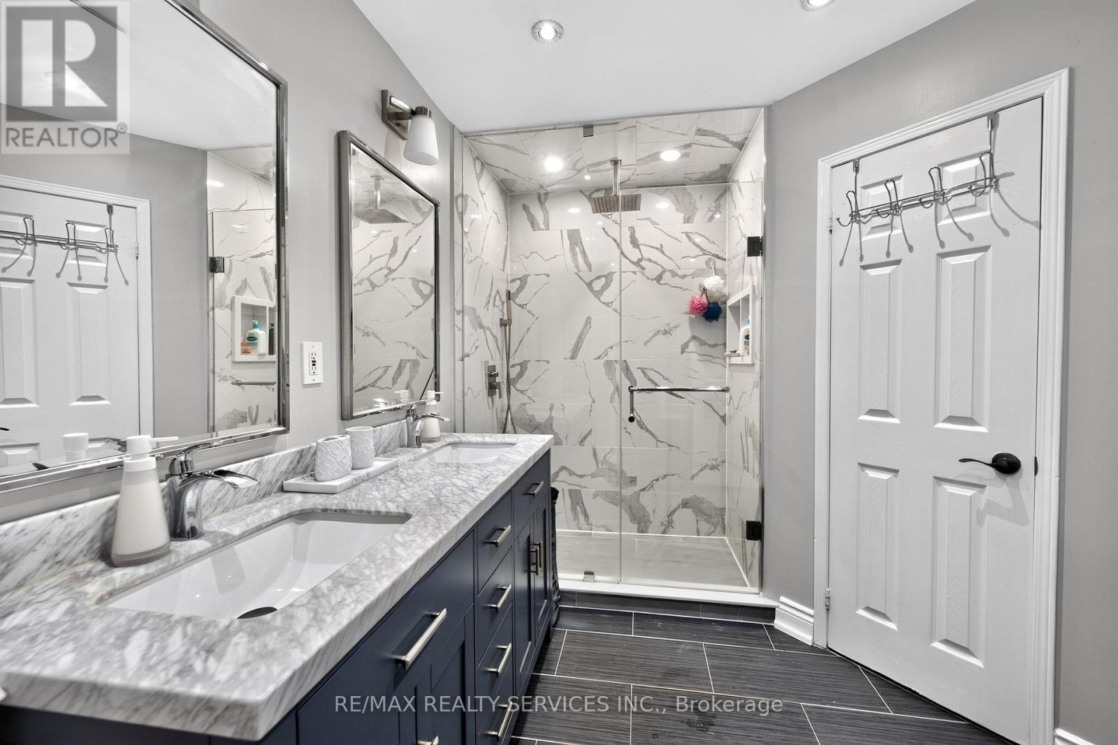 47 TWISTED OAK STREET - 25