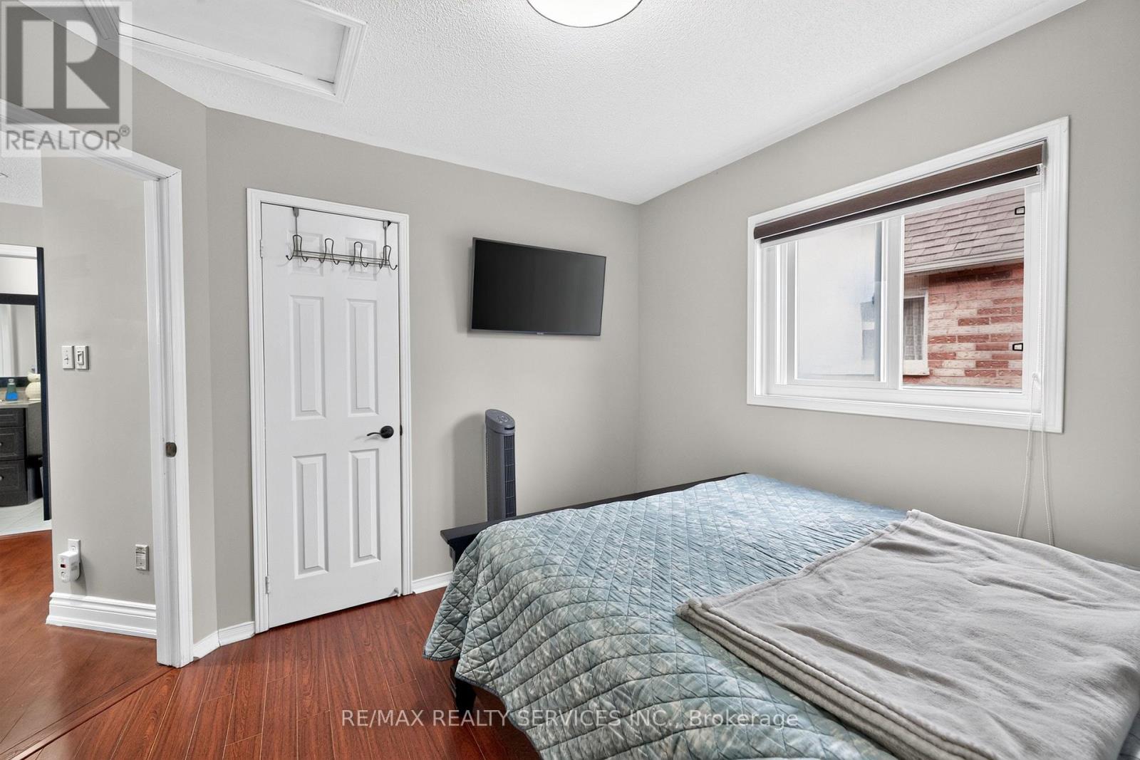 47 TWISTED OAK STREET - Image 30