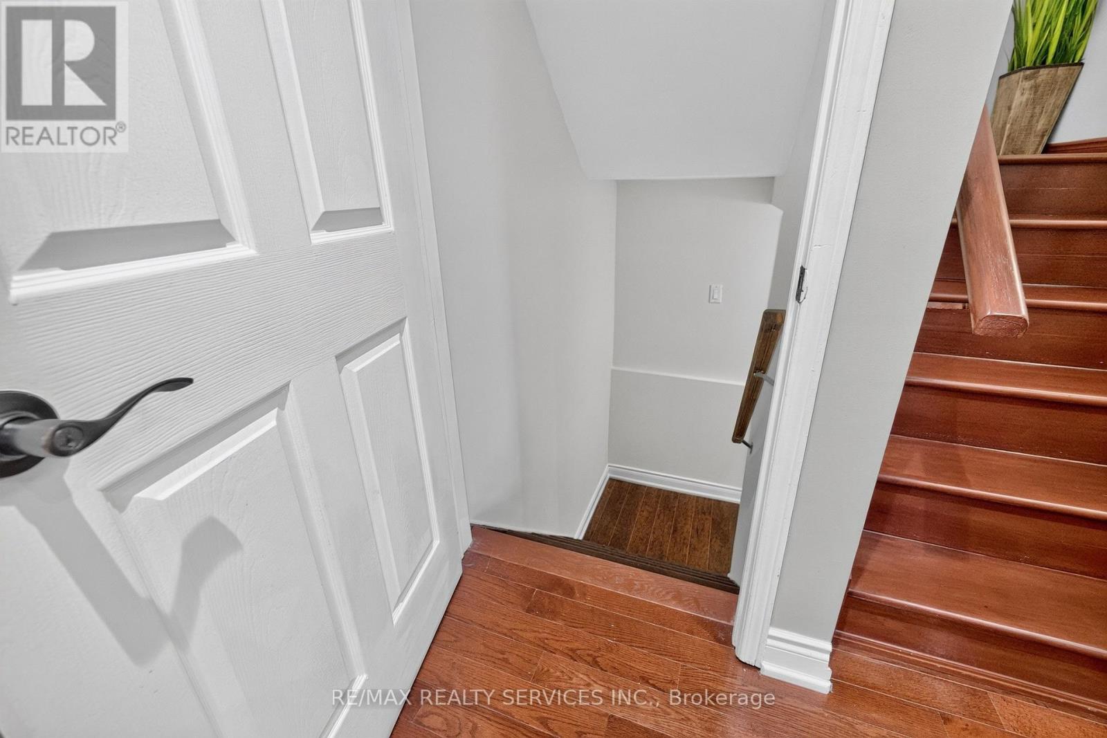 47 TWISTED OAK STREET - 36