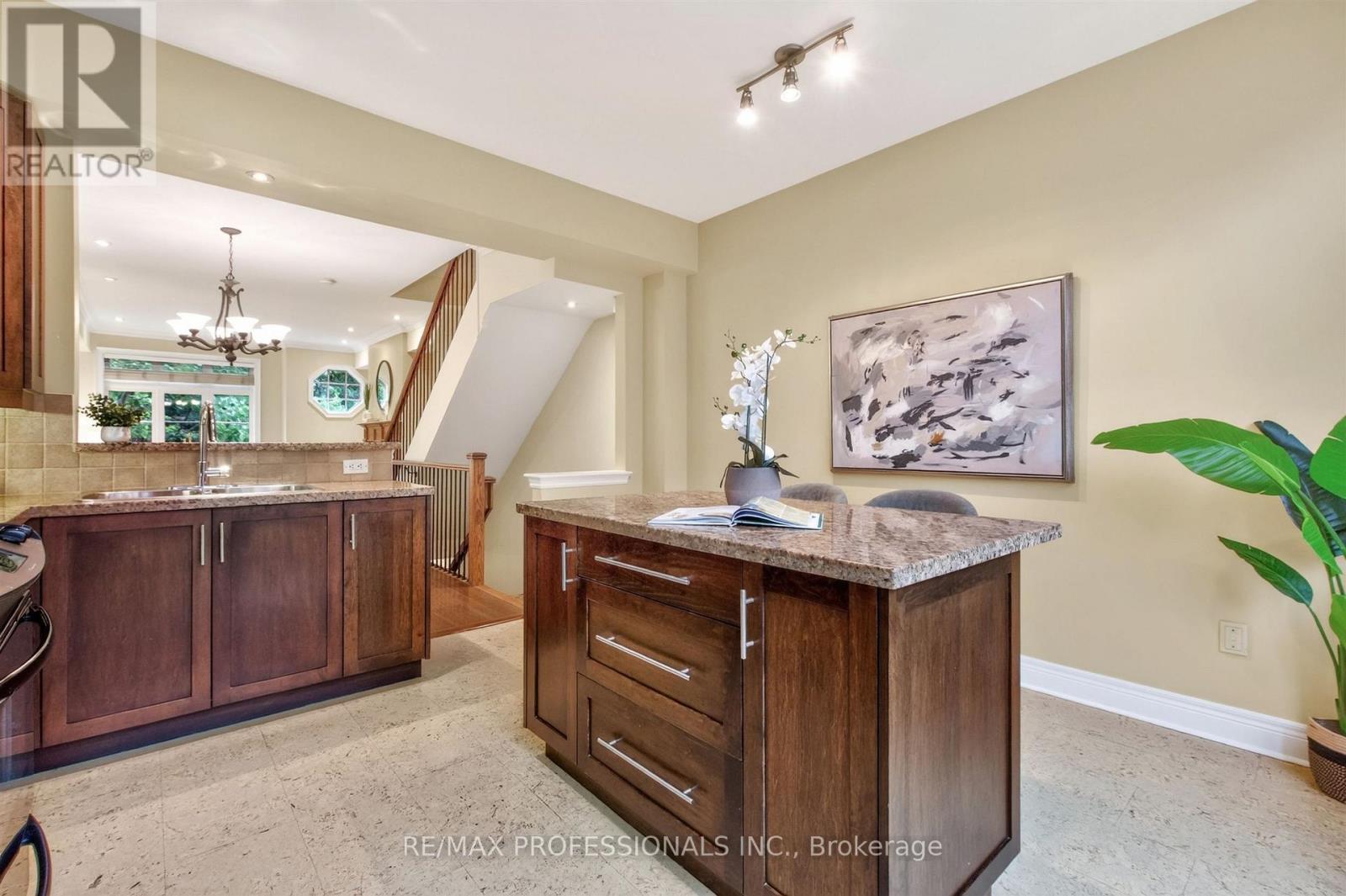 80 FURROW LANE - 24