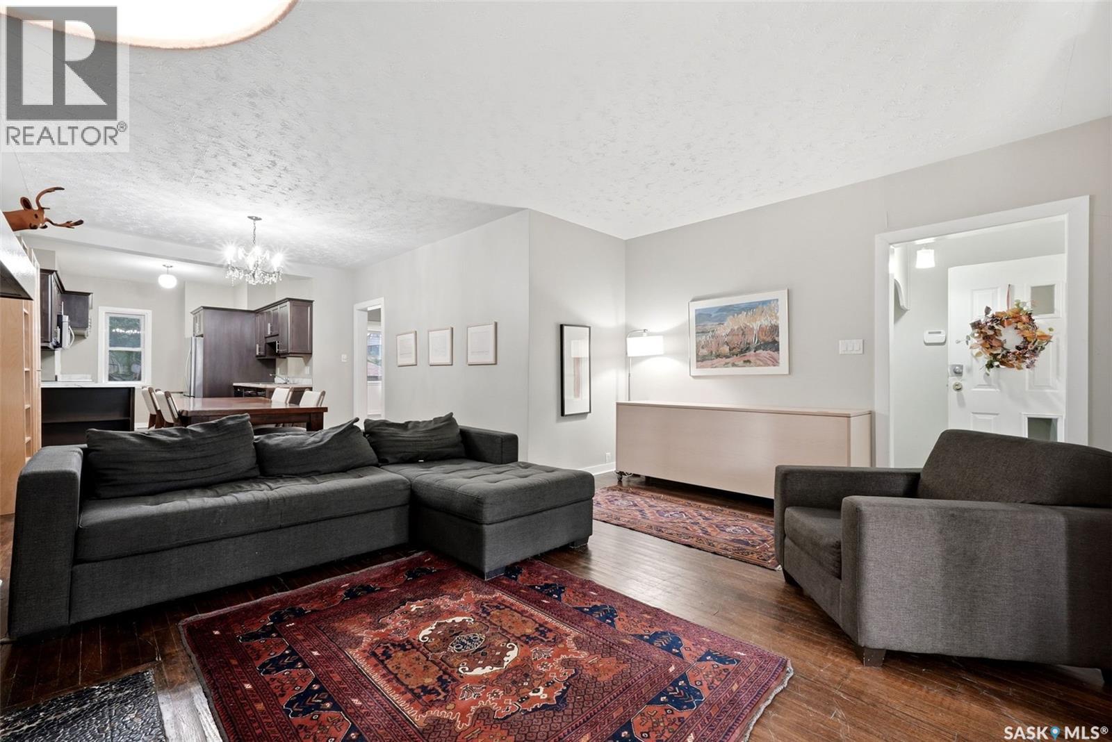 1112 College AVENUE, Regina — photo 2
