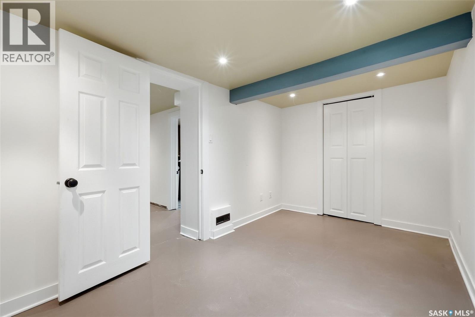 1112 College AVENUE - 27