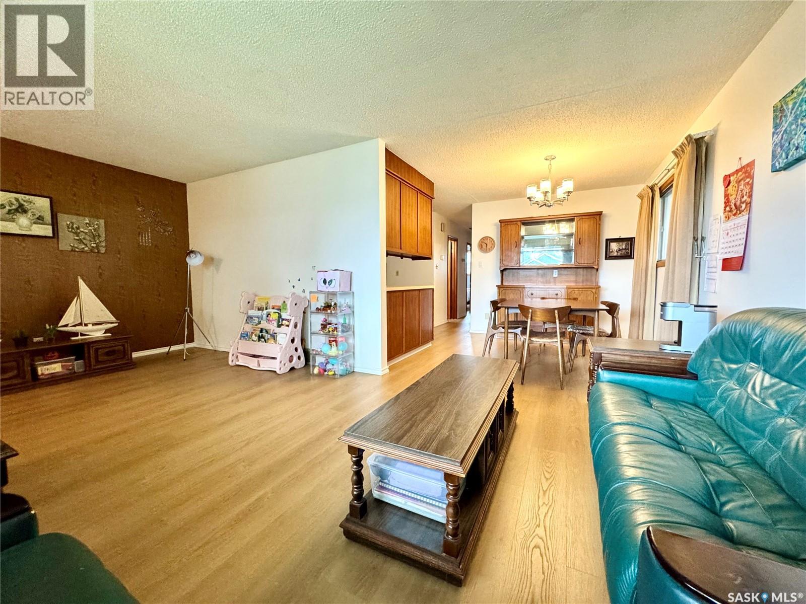 2025 McDonald STREET, Regina — photo 4