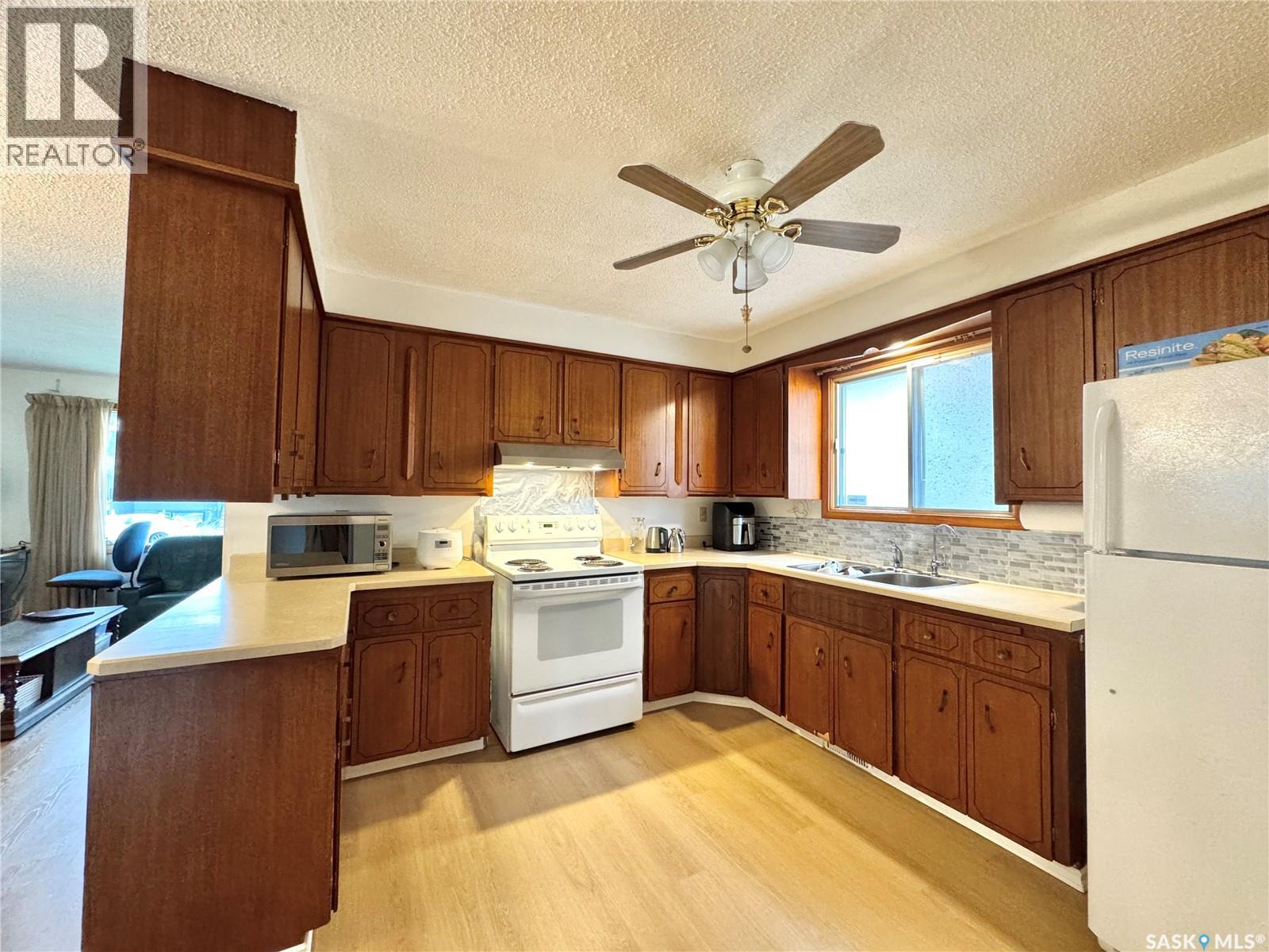 2025 McDonald STREET, Regina — photo 8
