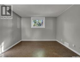 877 Elgin Avenue, Moose Jaw, SK S6H4G6 Photo 35