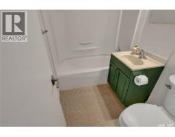 877 Elgin Avenue, Moose Jaw, SK S6H4G6 Photo 46
