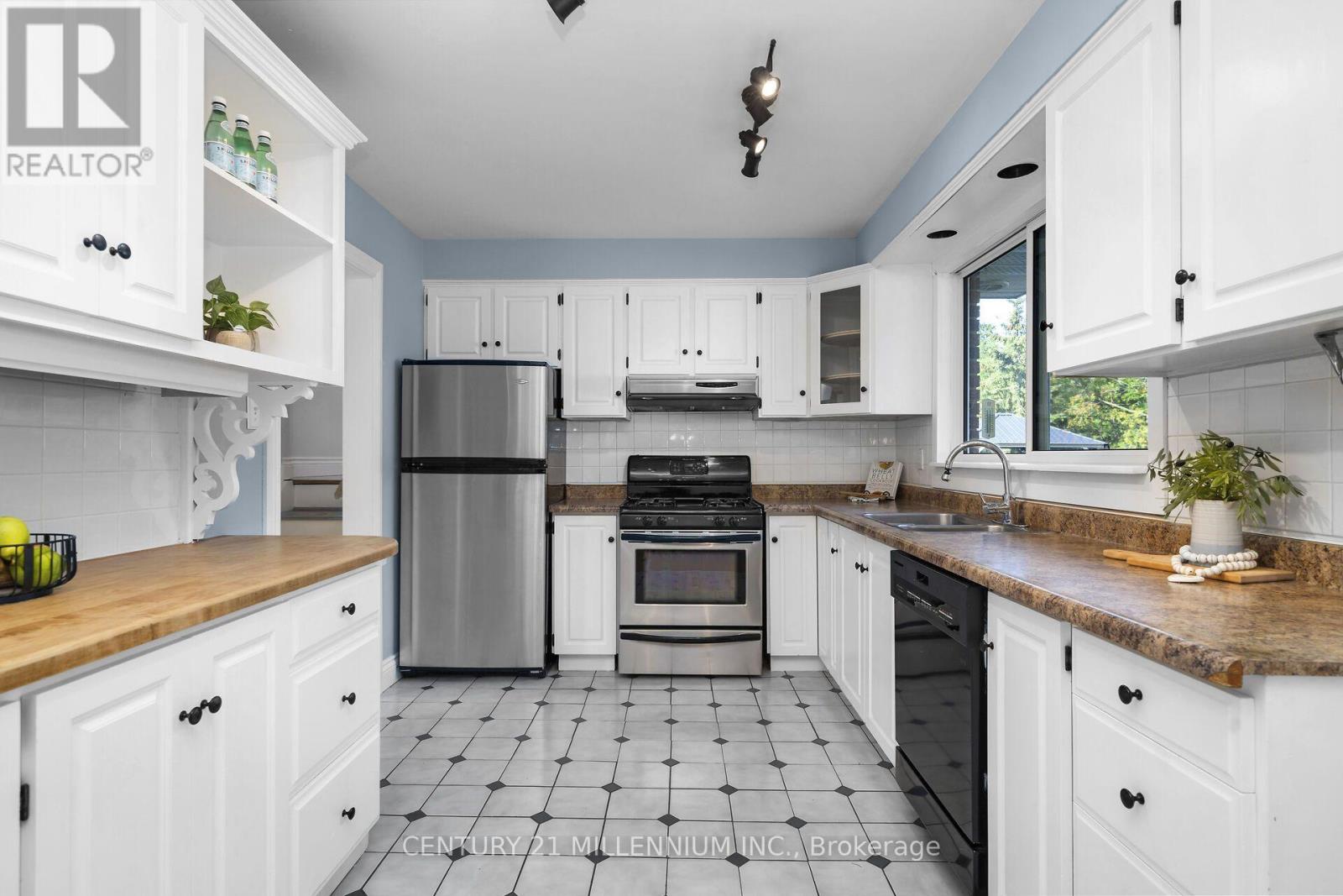 27 DUNDAS STREET W - 17