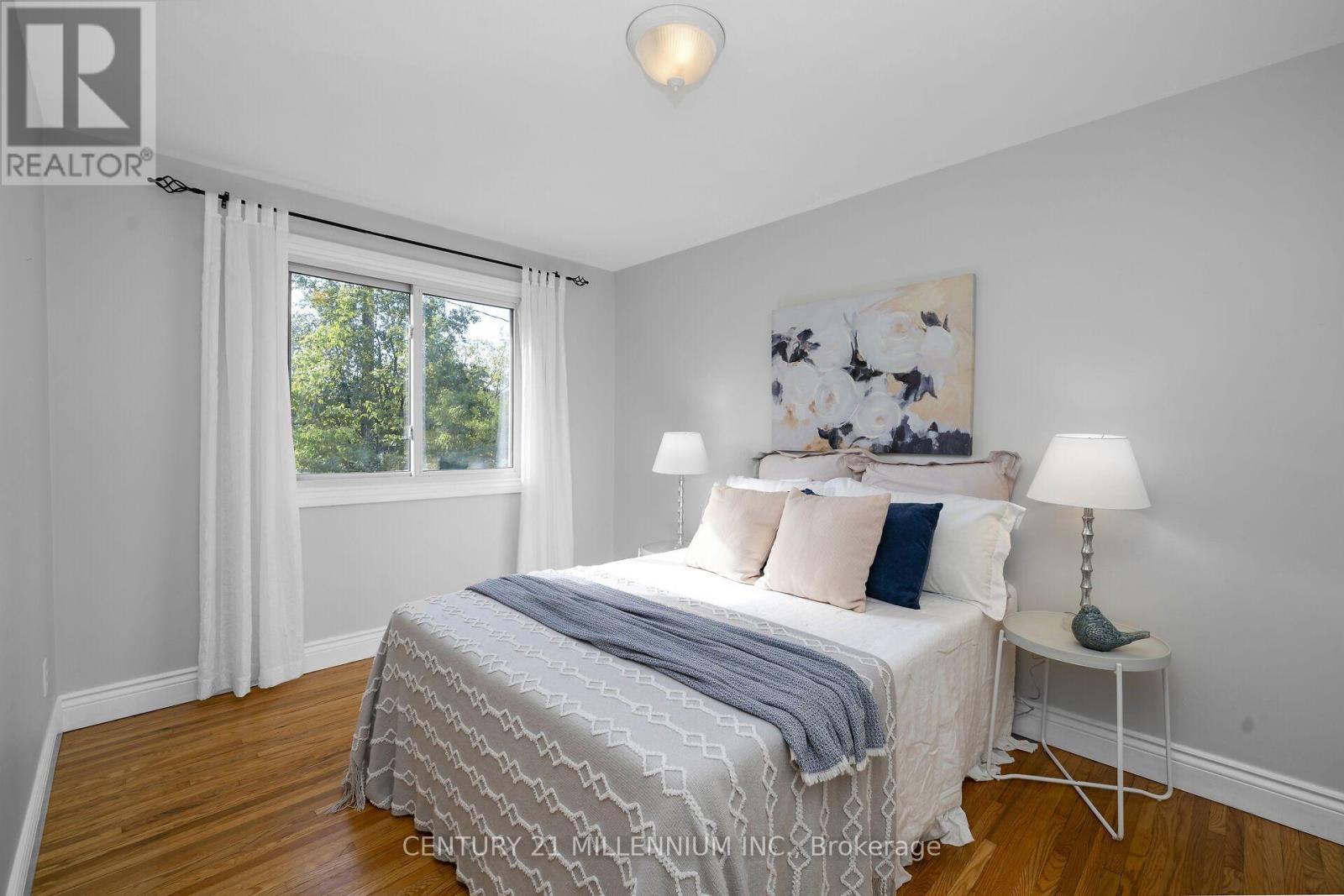 27 DUNDAS STREET W - 23