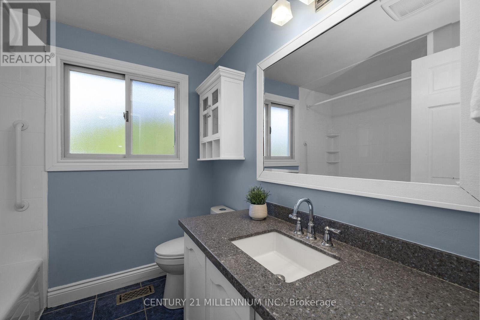 27 DUNDAS STREET W - 27
