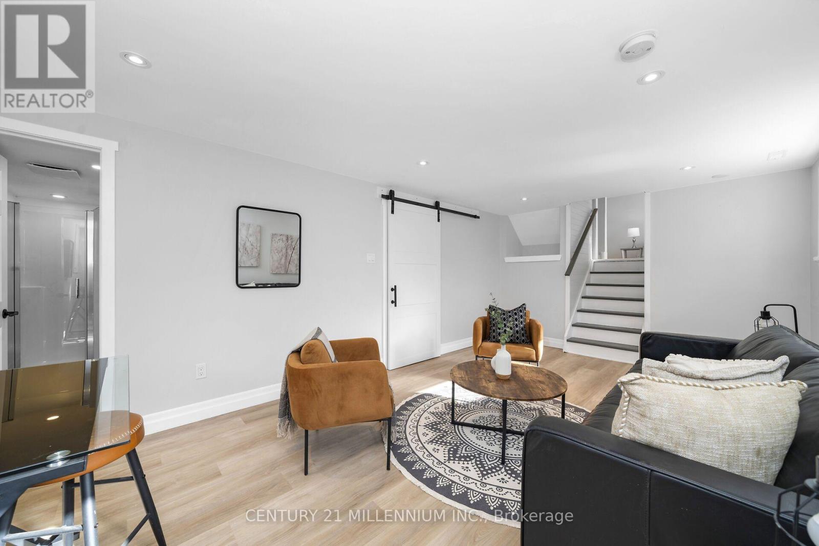27 DUNDAS STREET W - 29