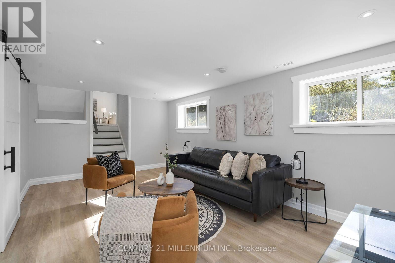 27 DUNDAS STREET W - Image 30