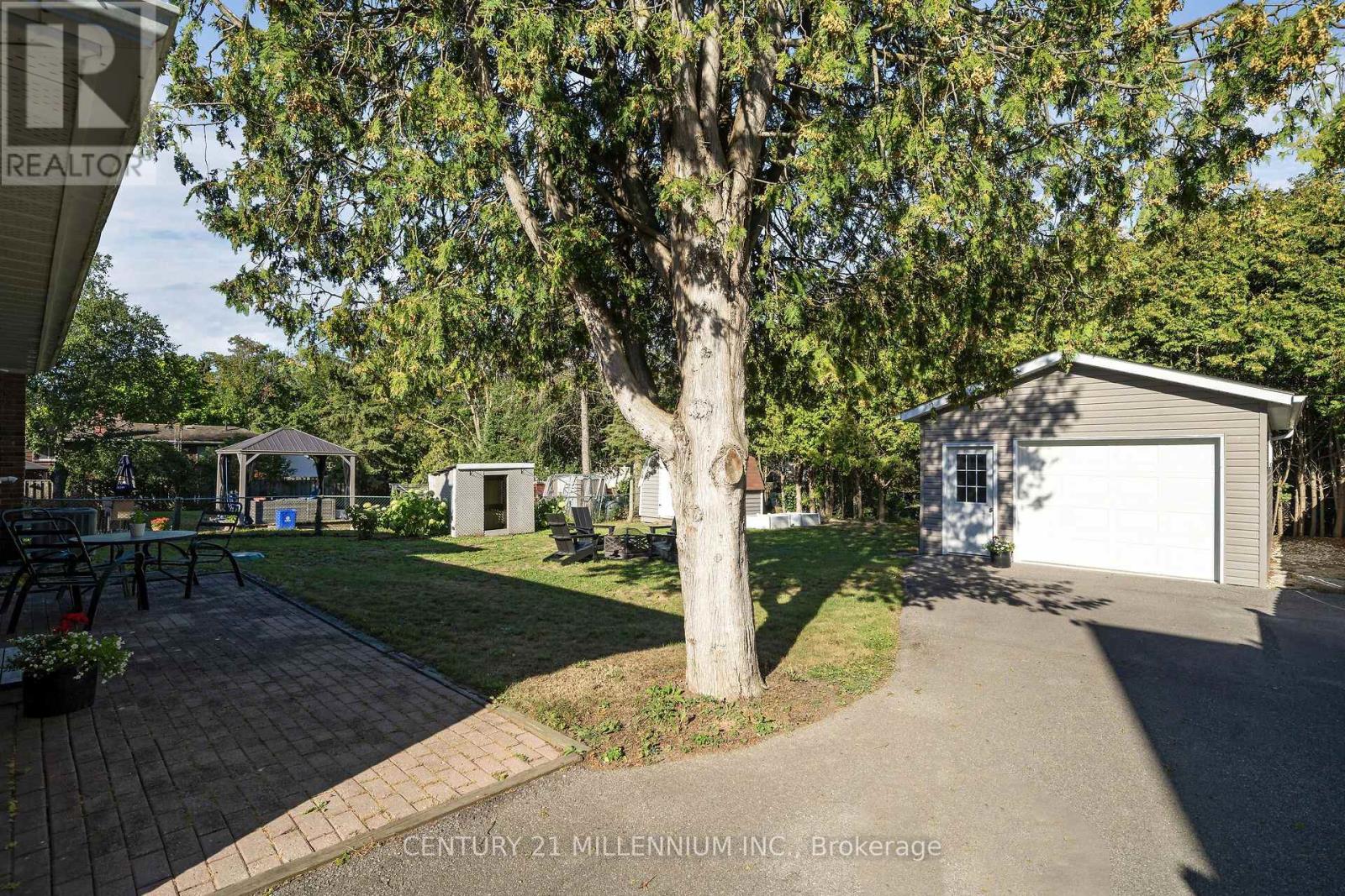 27 DUNDAS STREET W - 33