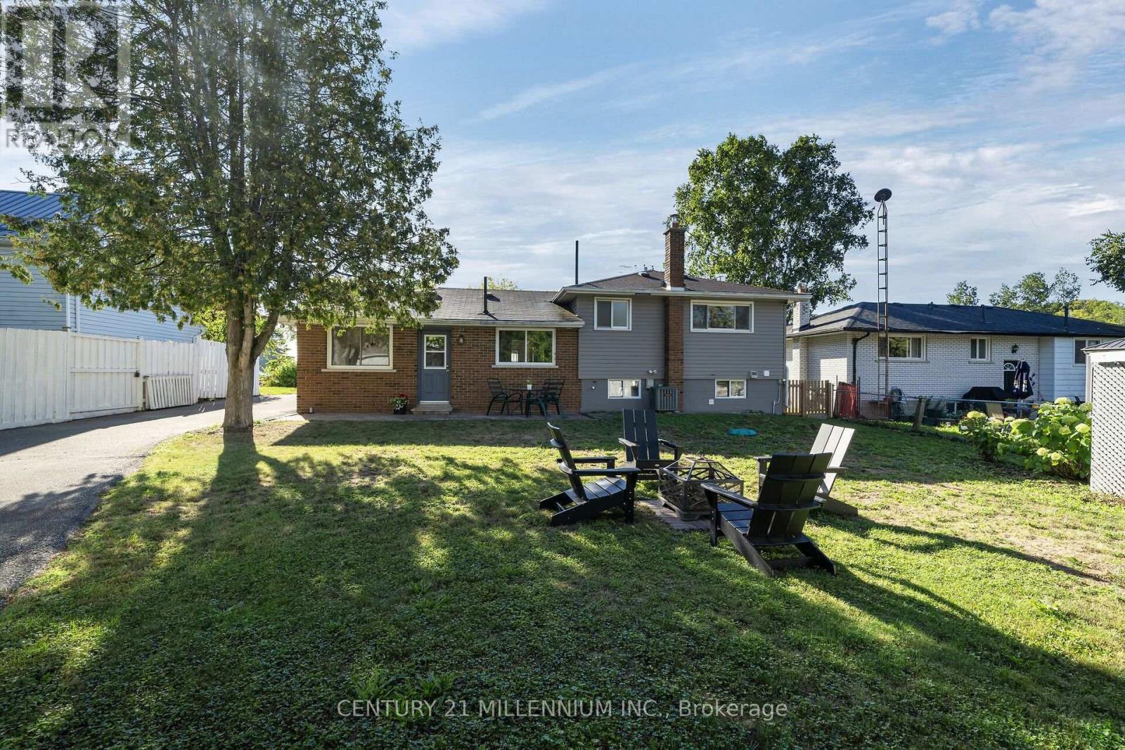 27 DUNDAS STREET W - 35