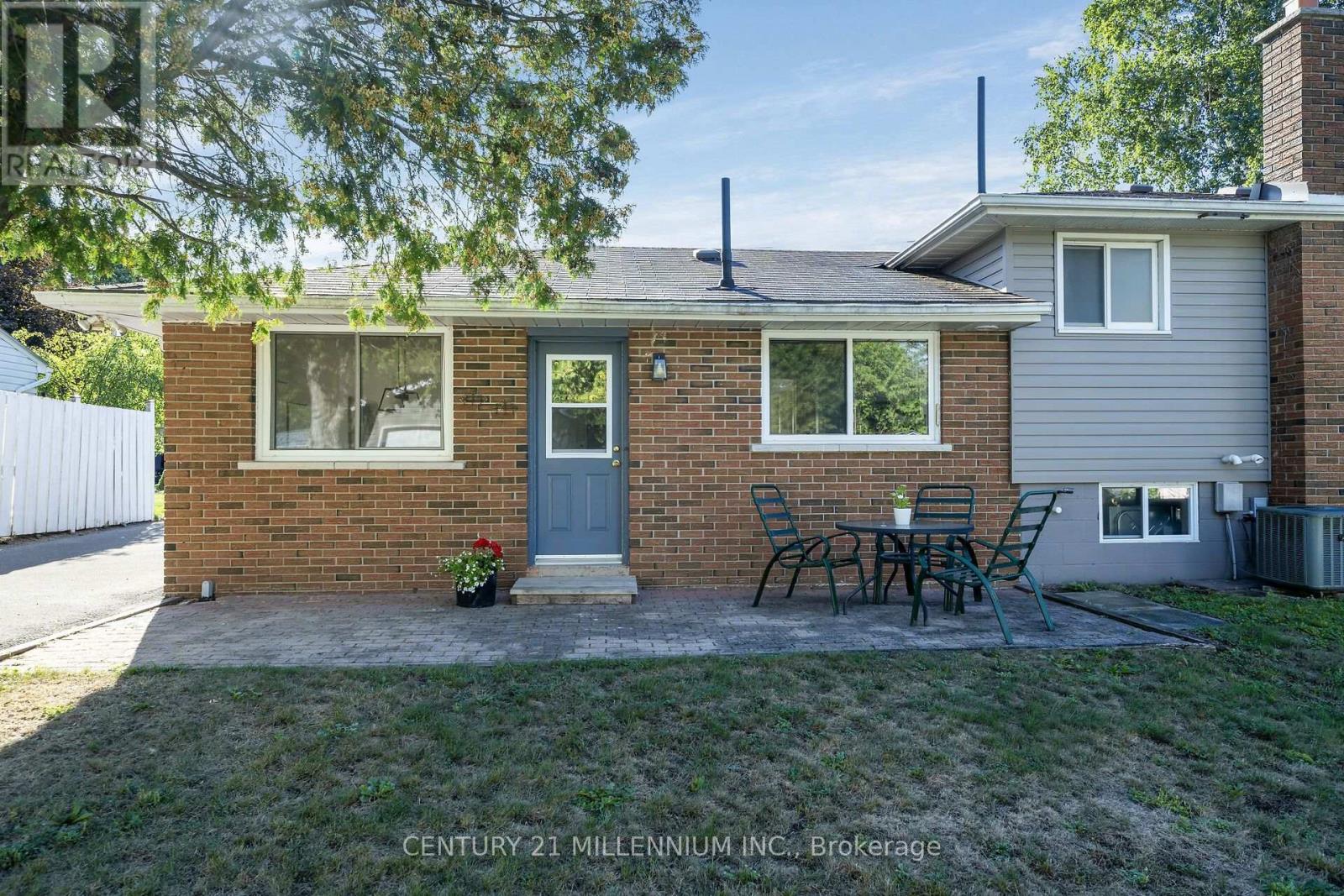 27 DUNDAS STREET W - 37