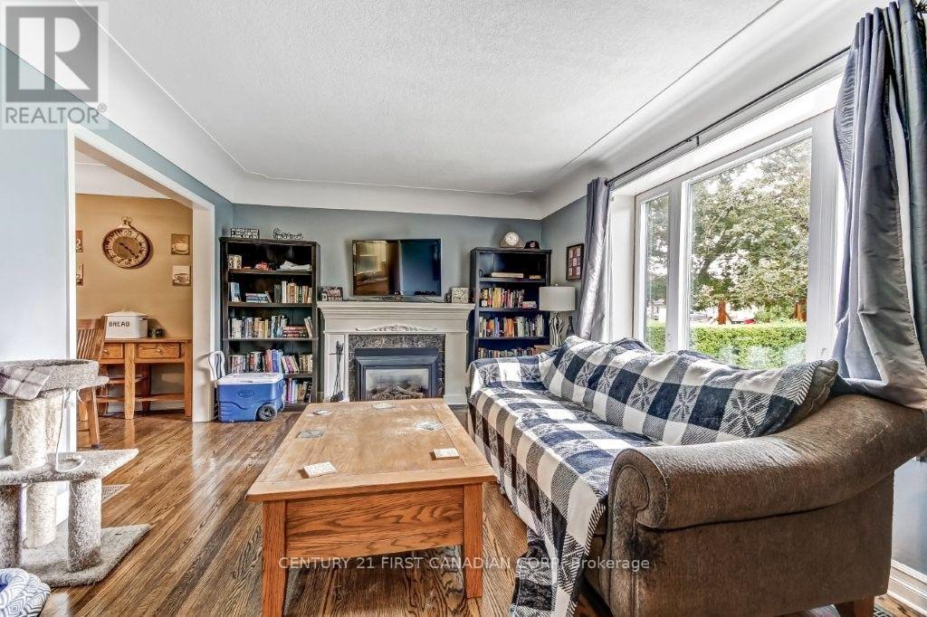1806 PARKHURST AVENUE - 16